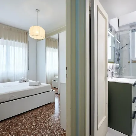 Modern Comfort Steps From Tiburtina Station 아파트 로마