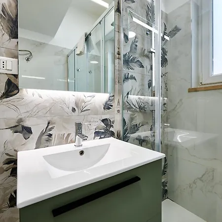 Modern Comfort Steps From Tiburtina Station 아파트 *